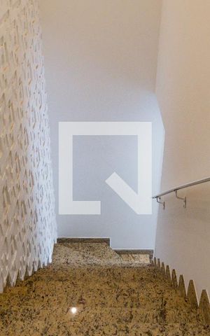 Apartamento à venda com 100m², 2 quartos e 2 vagasEscada