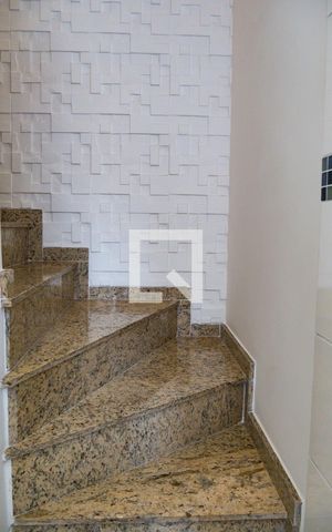 Apartamento à venda com 100m², 2 quartos e 2 vagasEscada