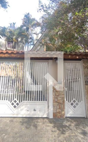 Casa à venda com 210m², 4 quartos e 5 vagas Casa à venda com 210m², 4 quartos e 5 vagasfachada