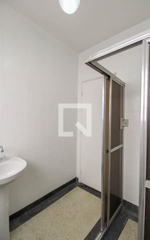 Casa à venda com 170m², 2 quartos e 2 vagas Casa à venda com 170m², 2 quartos e 2 vagasBanheiro