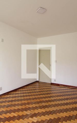 Casa à venda com 170m², 2 quartos e 2 vagas Casa à venda com 170m², 2 quartos e 2 vagasSala