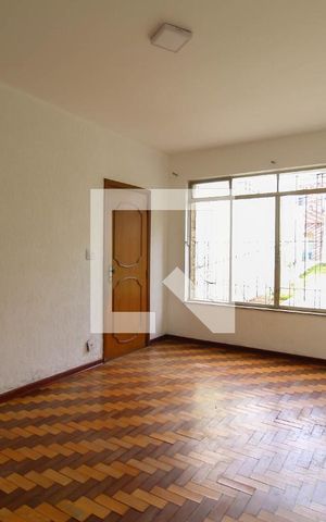 Casa à venda com 170m², 2 quartos e 2 vagas Casa à venda com 170m², 2 quartos e 2 vagasSala