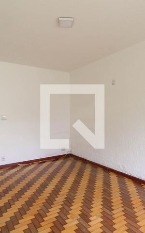 Casa à venda com 170m², 2 quartos e 2 vagas Casa à venda com 170m², 2 quartos e 2 vagasSala