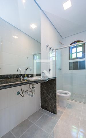 Casa à venda com 280m², 4 quartos e 6 vagas Casa à venda com 280m², 4 quartos e 6 vagasBanheiro Social 3