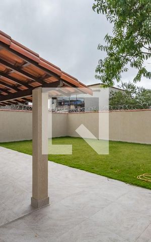 Casa à venda com 280m², 4 quartos e 6 vagas Casa à venda com 280m², 4 quartos e 6 vagasQuintal
