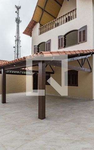 Casa à venda com 280m², 4 quartos e 6 vagas Casa à venda com 280m², 4 quartos e 6 vagasGaragem