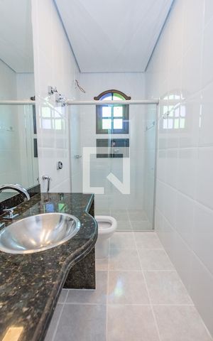 Casa à venda com 280m², 4 quartos e 6 vagas Casa à venda com 280m², 4 quartos e 6 vagasBanheiro Social 3