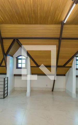 Casa à venda com 280m², 4 quartos e 6 vagas Casa à venda com 280m², 4 quartos e 6 vagasSala 2