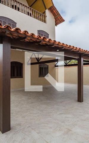 Casa à venda com 280m², 4 quartos e 6 vagas Casa à venda com 280m², 4 quartos e 6 vagasVaranda da Sala - Garagem