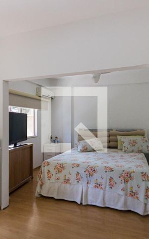 Casa de condomínio à venda com 482m², 4 quartos e 3 vagas Casa de condomínio à venda com 482m², 4 quartos e 3 vagasSuíte 2