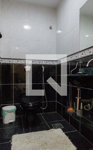 Casa de condomínio à venda com 482m², 4 quartos e 3 vagas Casa de condomínio à venda com 482m², 4 quartos e 3 vagasLavabo