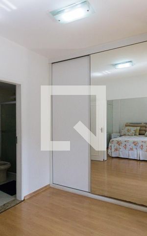 Casa de condomínio à venda com 482m², 4 quartos e 3 vagas Casa de condomínio à venda com 482m², 4 quartos e 3 vagasSuíte 2
