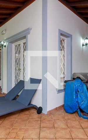 Casa de condomínio à venda com 547m², 4 quartos e 5 vagas Casa de condomínio à venda com 547m², 4 quartos e 5 vagasÁrea Externa