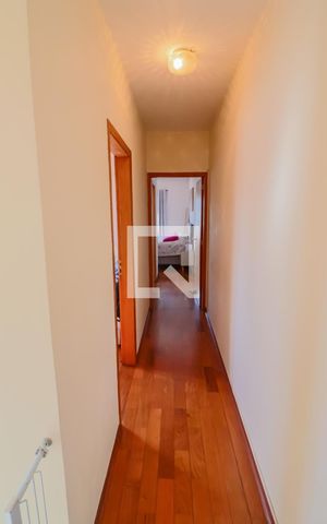 Casa à venda com 150m², 3 quartos e 3 vagas Casa à venda com 150m², 3 quartos e 3 vagasCorredor Quartos
