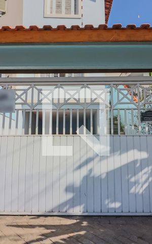 Casa à venda com 150m², 3 quartos e 3 vagas Casa à venda com 150m², 3 quartos e 3 vagasFachada