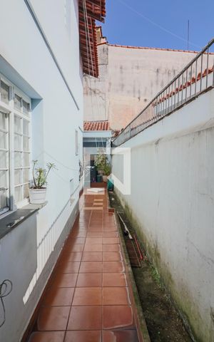 Casa à venda com 150m², 3 quartos e 3 vagas Casa à venda com 150m², 3 quartos e 3 vagasCorredor Lateral