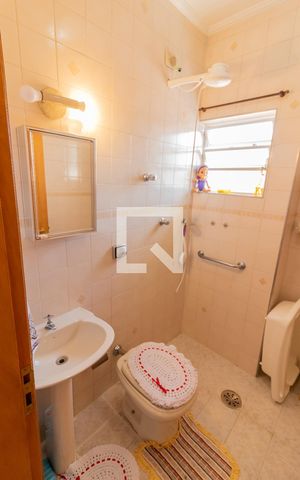 Casa à venda com 150m², 3 quartos e 3 vagas Casa à venda com 150m², 3 quartos e 3 vagasBanheiro