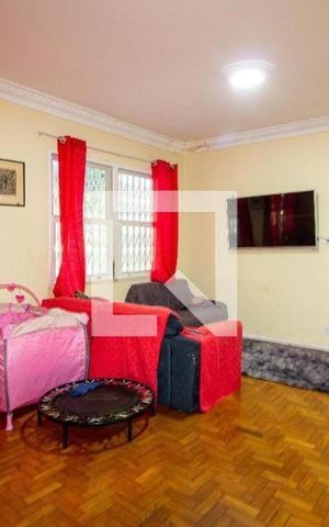 Casa à venda com 200m², 3 quartos e 2 vagas Casa à venda com 200m², 3 quartos e 2 vagasSala