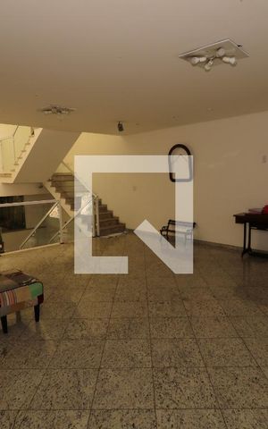 Casa para alugar com 323m², 4 quartos e 4 vagasSala de Estar 