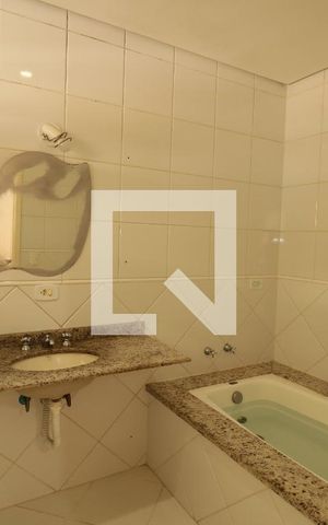 Casa para alugar com 323m², 4 quartos e 4 vagasBanheiro