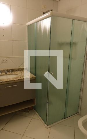 Casa para alugar com 323m², 4 quartos e 4 vagasBanheiro