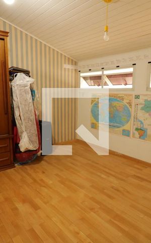 Casa para alugar com 323m², 4 quartos e 4 vagasSuíte