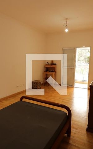 Casa para alugar com 323m², 4 quartos e 4 vagasSuíte