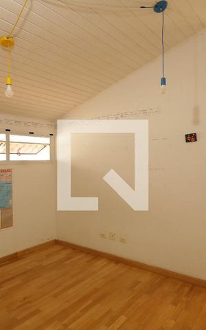 Casa para alugar com 323m², 4 quartos e 4 vagasSuíte