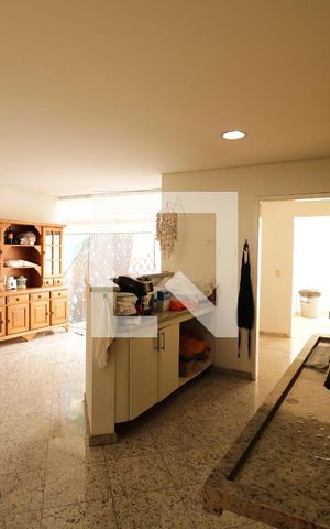 Casa para alugar com 323m², 4 quartos e 4 vagasCozinha