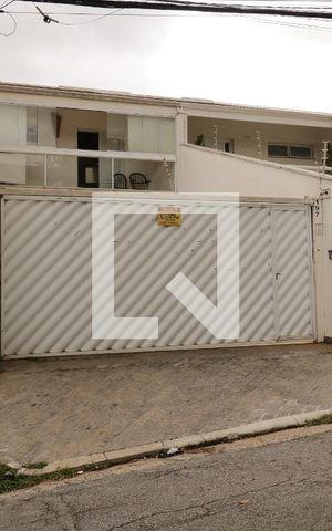 Casa para alugar com 323m², 4 quartos e 4 vagasFachada