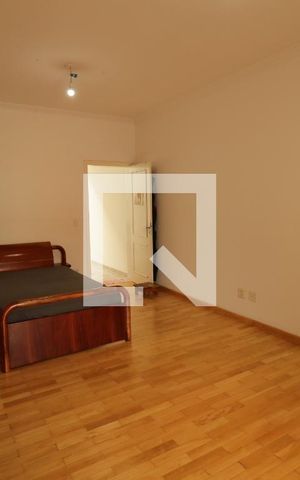 Casa para alugar com 323m², 4 quartos e 4 vagasSuíte