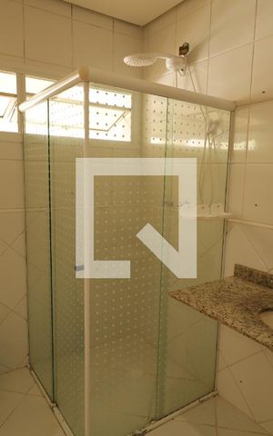 Casa para alugar com 323m², 4 quartos e 4 vagasBanheiro