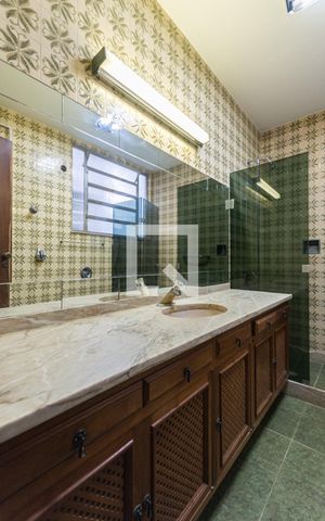 Apartamento à venda com 310m², 4 quartos e 3 vagasBanheiro Suíte 2