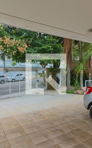 Casa à venda com 400m², 4 quartos e 3 vagas Casa à venda com 400m², 4 quartos e 3 vagasGaragem