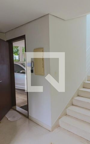Casa à venda com 400m², 4 quartos e 3 vagas Casa à venda com 400m², 4 quartos e 3 vagasAcesso Hall