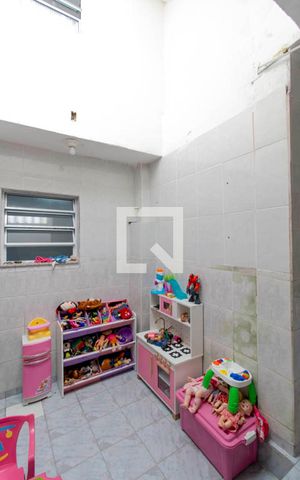 Casa à venda com 186m², 3 quartos e 2 vagas Casa à venda com 186m², 3 quartos e 2 vagasÁrea de serviço 2