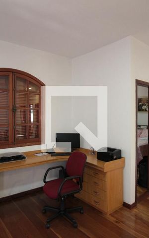 Casa à venda com 360m², 4 quartos e 4 vagasHall dos Dormitórios