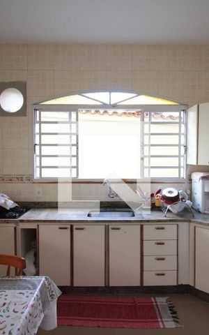 Casa à venda com 360m², 4 quartos e 4 vagasCozinha