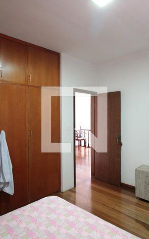Casa à venda com 360m², 4 quartos e 4 vagasSuite