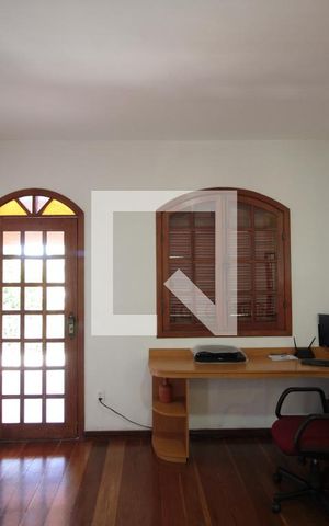 Casa à venda com 360m², 4 quartos e 4 vagasHall dos Dormitórios
