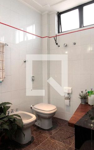 Apartamento à venda com 210m², 3 quartos e 3 vagasBanheiro da Suíte
