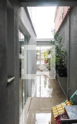 Casa à venda com 130m², 4 quartos e 2 vagas Casa à venda com 130m², 4 quartos e 2 vagasTerraço
