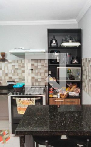 Casa à venda com 130m², 4 quartos e 2 vagas Casa à venda com 130m², 4 quartos e 2 vagasCozinha
