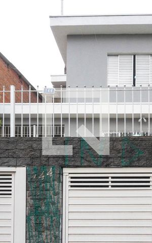 Casa à venda com 130m², 4 quartos e 2 vagas Casa à venda com 130m², 4 quartos e 2 vagasFachada