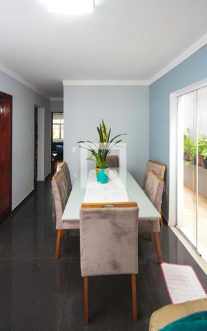 Casa à venda com 130m², 4 quartos e 2 vagas Casa à venda com 130m², 4 quartos e 2 vagasSala de Jantar