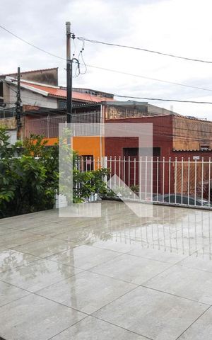 Casa à venda com 130m², 4 quartos e 2 vagas Casa à venda com 130m², 4 quartos e 2 vagasQuintal