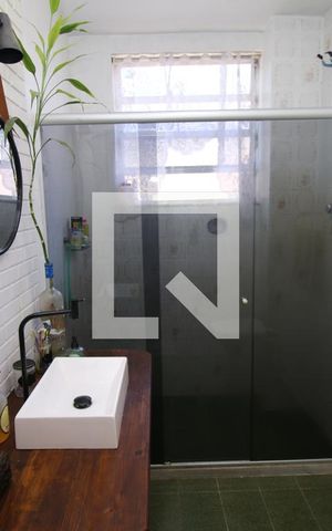 Apartamento para alugar com 60m², 2 quartos e sem vagaBanheiro