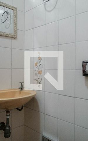 Casa à venda com 192m², 6 quartos e 2 vagas Casa à venda com 192m², 6 quartos e 2 vagasBanheiro de Serviço