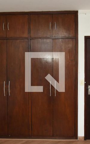 Casa à venda com 300m², 6 quartos e 4 vagasQuarto 4 - Armários