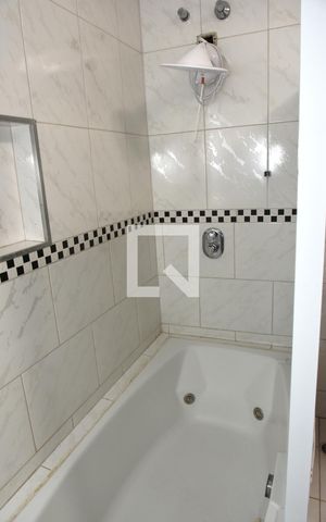 Casa à venda com 300m², 6 quartos e 4 vagasBanheiro da Suíte 1